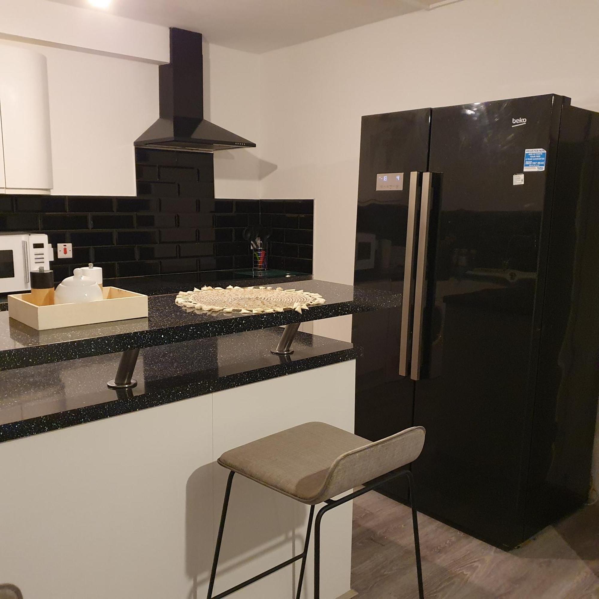 Отель Yolo House Лондон Экстерьер фото