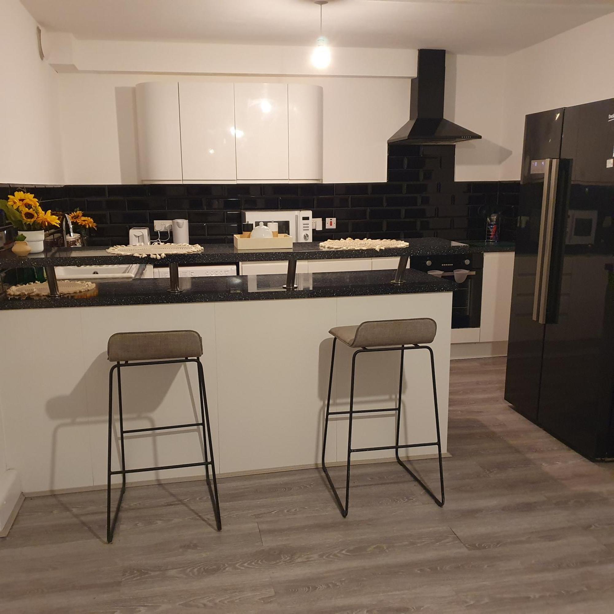 Отель Yolo House Лондон Экстерьер фото